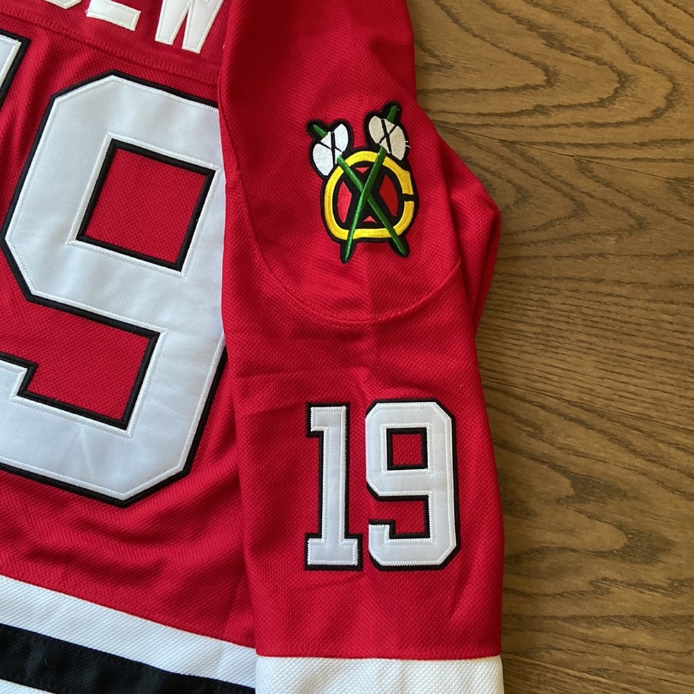 NWOT - NHL Vintage Hockey Officially Licensed Blackhawks Jersey - Picture 8 of 10